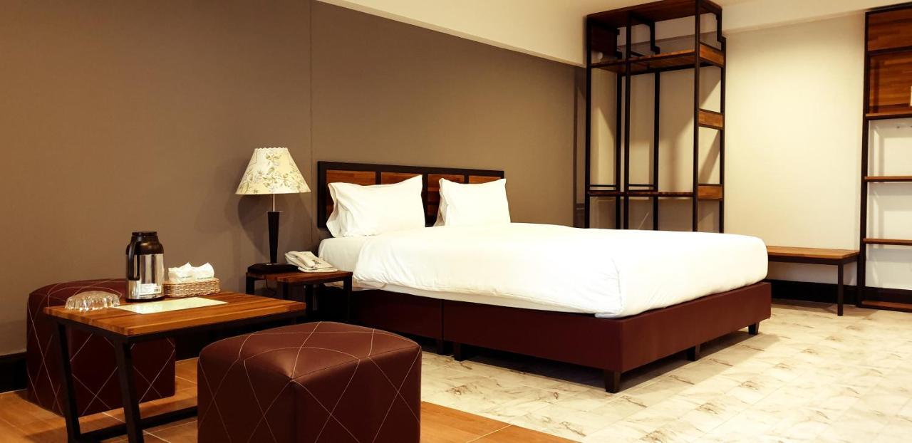 The Canal Hotel Bangkok Exterior foto