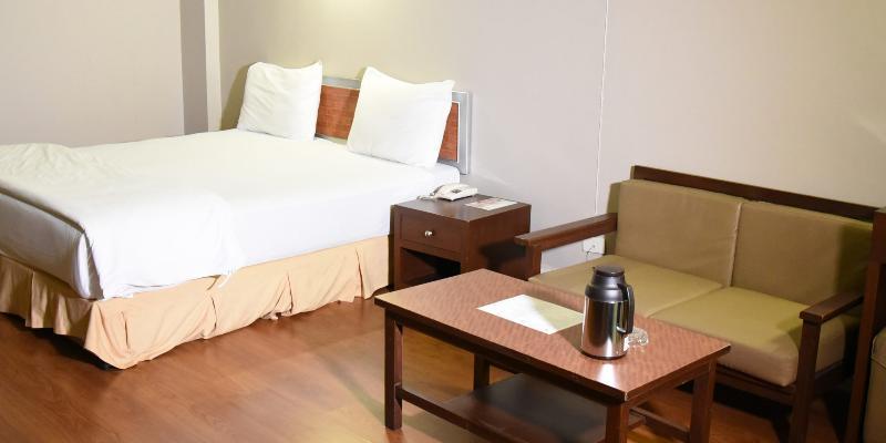 The Canal Hotel Bangkok Exterior foto